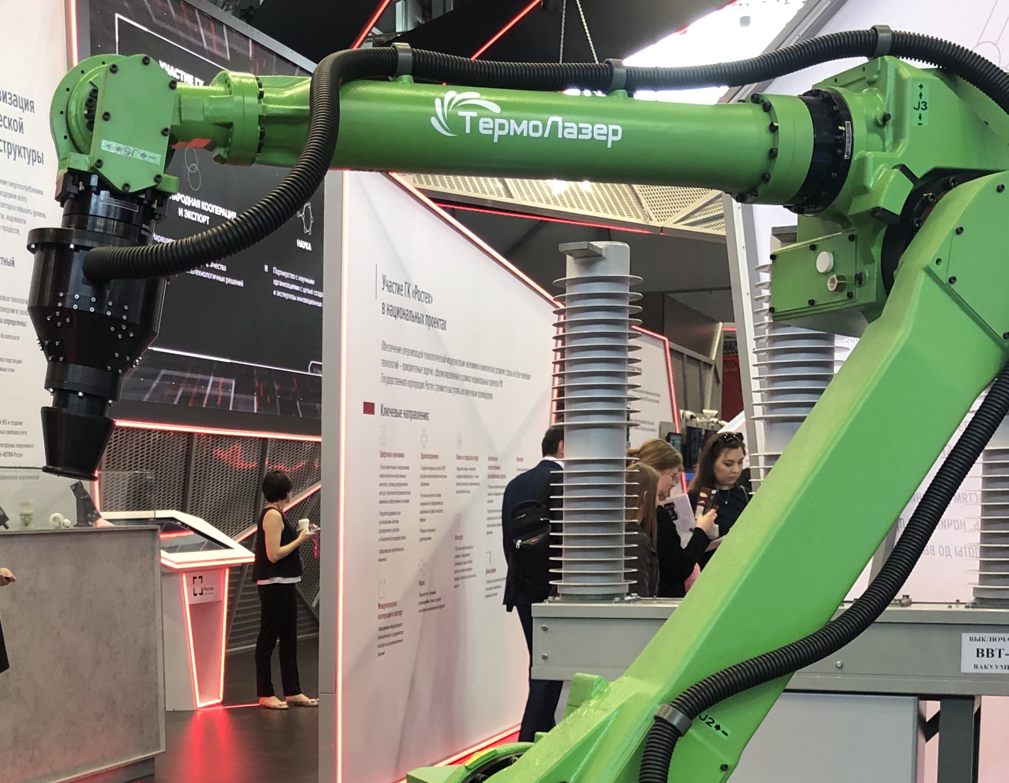 Компания ТермоЛазер представила мобильного робота для лазерной обработки металлов на международной выставке.